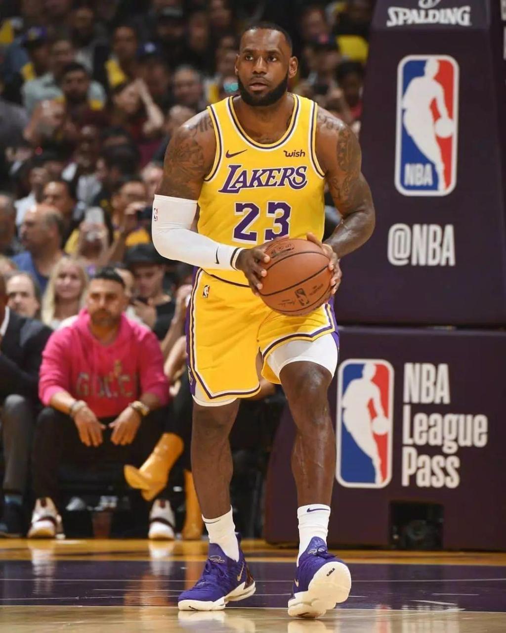 两球员结束联赛征程即赴国家队报到（两名球员联赛收官后即刻赴国家队报到）