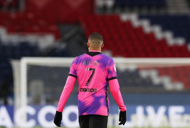 云达不莱梅vs科隆：菅原由势、施密德首发，比尔特、卡明斯基出战（云达不莱梅迎战科隆：菅原由势、施密德首发，比尔特、卡明斯基出场）