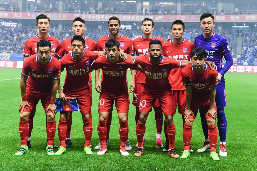 记者报道苏亚雷斯即将续约迈阿密国际一年！继续跟梅西当队友！（苏亚雷斯将与迈阿密国际续约一年，继续与梅西当队友！）