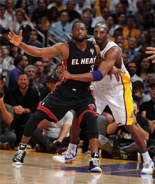 追求字母哥，勇士决定引热议，筹码公布！拉科布演都不演了（勇士追逐字母哥引爆热议，交易筹码曝光，拉科布摊牌了）