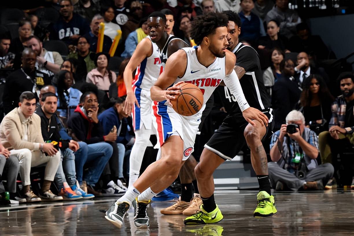 世体：弗里克对球队防守不满意，这赛季造越位成功次数少多了（世体：弗里克对防线表现不满，本季成功造越位次数大幅减少）