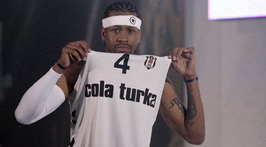 手感不错！杨瀚森首节空接+勾手+三分，得到10分2板1助（手感火热！杨瀚森首节空接、勾手、三分齐开，砍下10分2板1助）