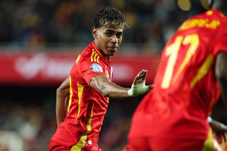 真要走了？孙兴慜在赛后领奖前多次拒绝佩戴队长袖标（离队信号？孙兴慜赛后颁奖前屡次拒绝戴队长袖标）