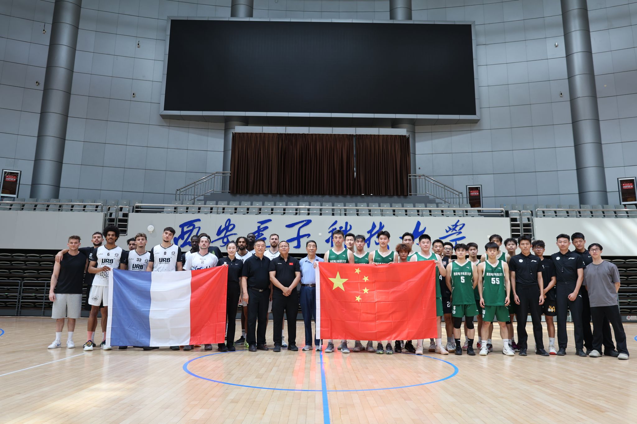 广厦防守铁血令人窒息（广厦铁血防线让对手喘不过气）