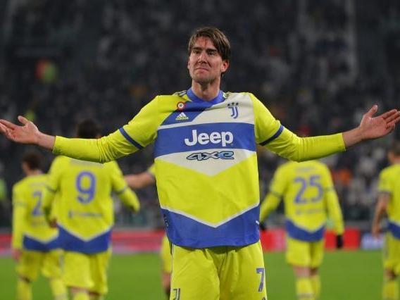 阿斯顿维拉对阿森纳：焦点之战，谁能笑到最后？（阿斯顿维拉迎战阿森纳：巅峰对决，鹿死谁手？）